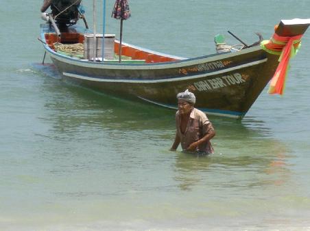 Fischer mit Longtailboat
