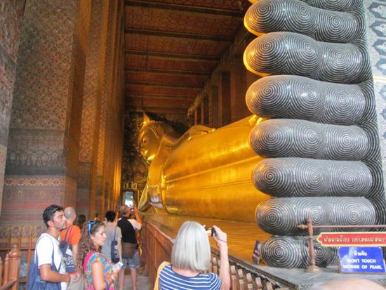 Lying Buddha im Wat Pho (46x15m)