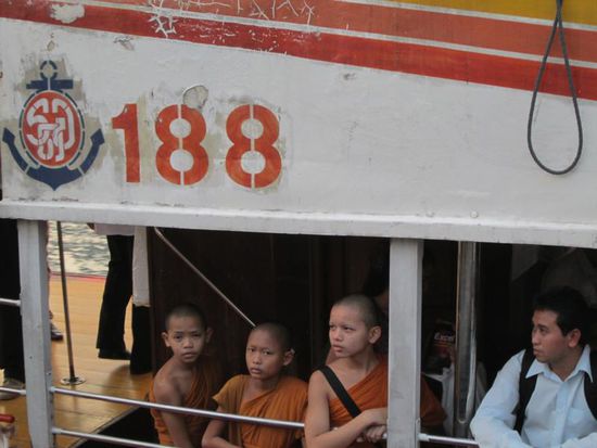 Express Boat auf dem Chao Phraya