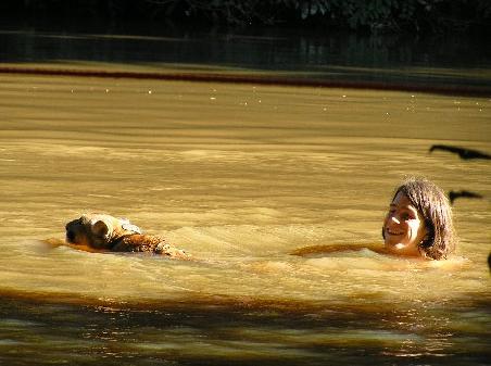 Badespass im Urwaldfluss