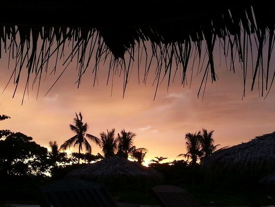 ...mit feuerrotem Sonnenuntergang