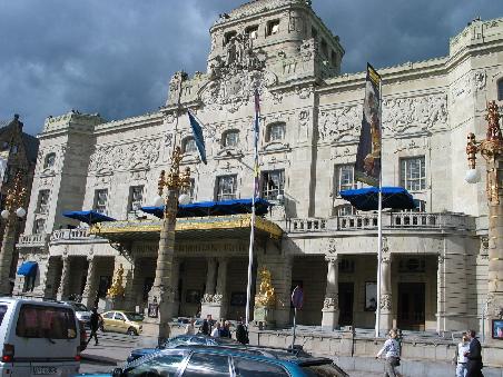 Das "Dramatische Theater"