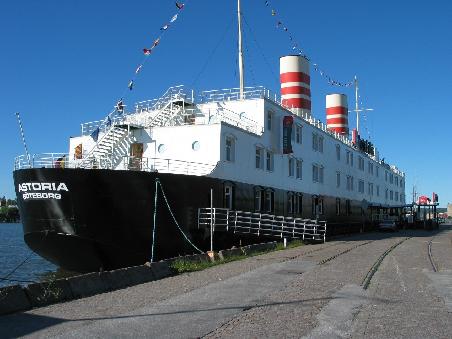 Hotelschiff "Astoria", betrieben von der Hotelkette Ibis-Arcor