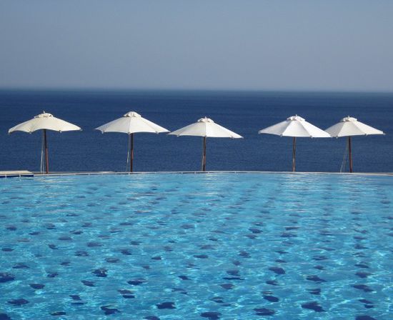 Pool in der Hotelanlage