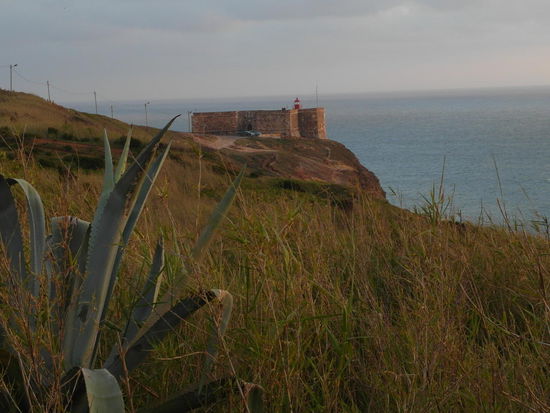 Blick auf den Leuchtturm von Nazaré