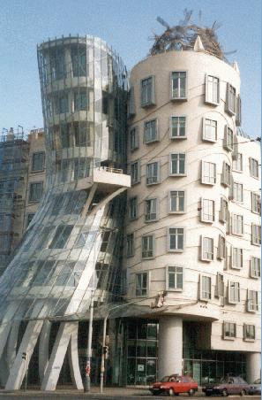 "Ginger und Fred", das Tanzende Haus