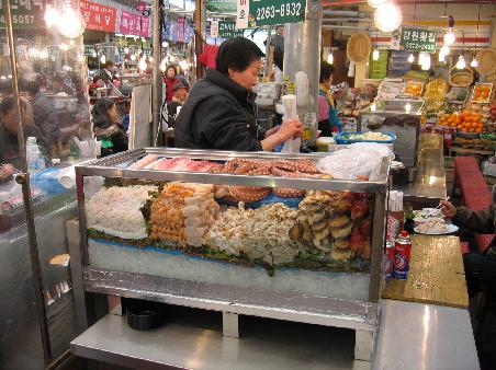 Fischmarkt in Seoul mit lecker Fisch