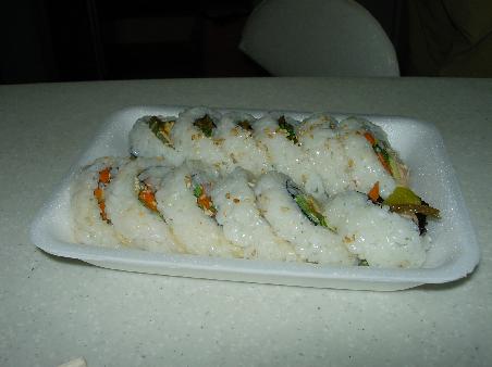 Kimbab - die koreanische Varinate des japanischen Sushi, nur ohne rohen Fisch