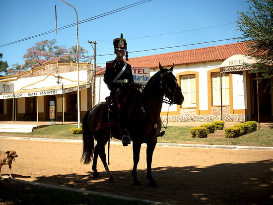Soldaten nicht wie bei uns zu Fuß - hier hat mans bequem beim Bund!