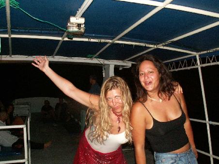 Chloe und Beany - vor dem naechtlichen "Ausflug" ins Wasser...