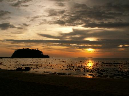 Mein letzter Sonnenuntergang auf Koh Libong bevor die dicken, fetten Wolken kamen.