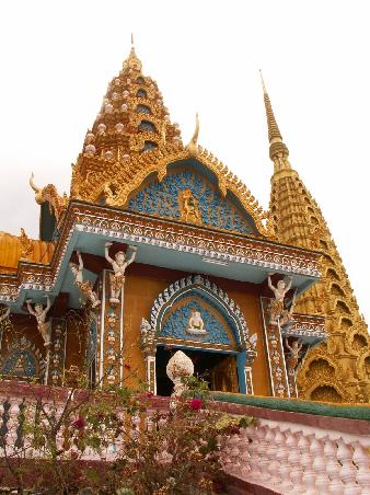 Die 2 Pagoden des Wat Phnom Sampeau...