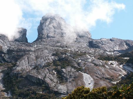 In Laban Rata gab's schon mal einen kleinen Vorausblick auf unseren "Spaziergang" zum Gipfel am naechsten Tag...