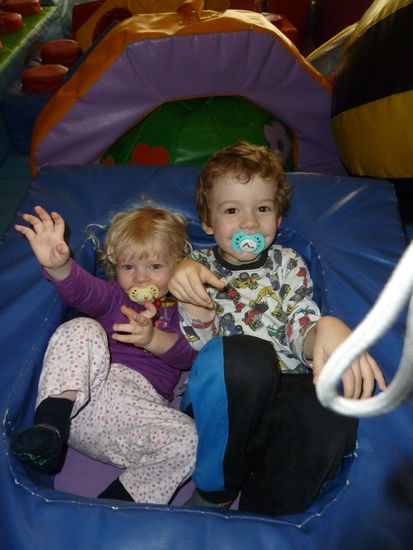 Spiel und Spass am Flughafen Mucat