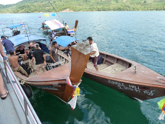Abholung auf offener See vor Koh Jum. Bitte umsteigen!!