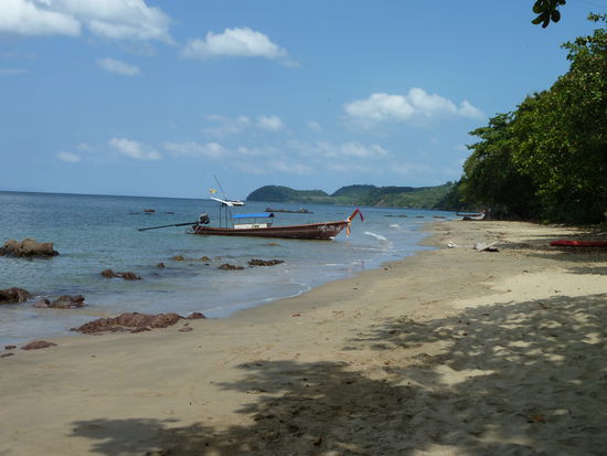 Das Longtail Boot der Jungle Hill Anlage am Ao Si