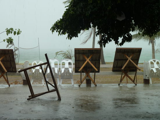und nicht wenig. Im Restaurant haben sie vorgesorgt, sonst wäre wahrschenlich alles davon geflogen.