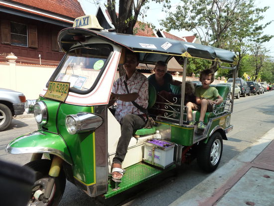 Eine Fahrt mit einem richtigen Tuck Tuck gehört einfach dazu