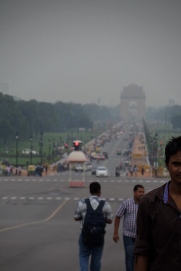 Ein schlechtes Foto - im Hintergrund das Gate of India