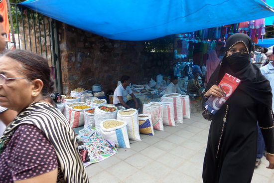 Gewürze, Nudeln (!) und Reis - es roch sooo gut!