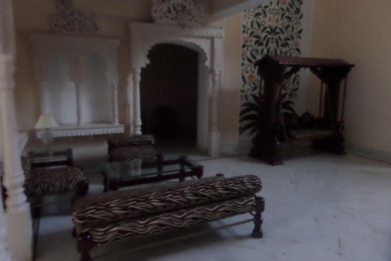 Die Lobby - hier müssen die Bediensteten schlafen...