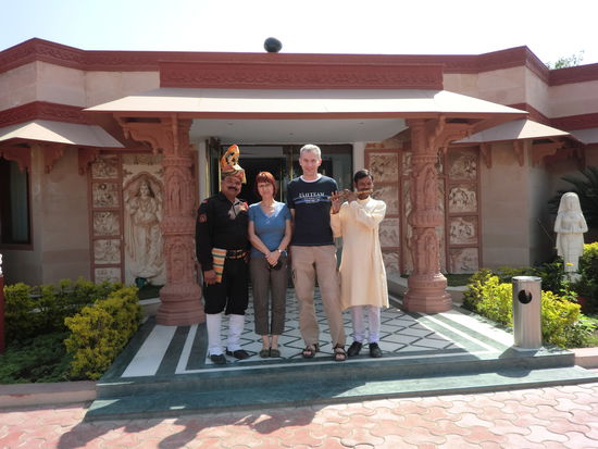 Orcha Resort, ein Ständchen auf den Weg, damit kann der Tag beginnen