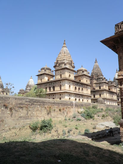 eine der vielen Ruinen