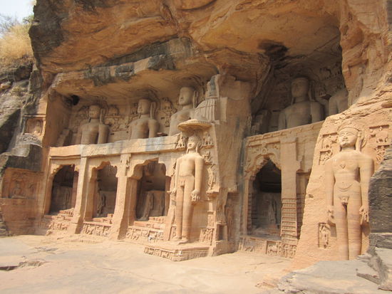 auf dem Weg zum Fort begegneten uns diese Riesen
