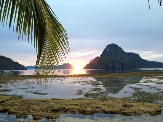 bei Ebbe vor dem Kalinga Beach Resort