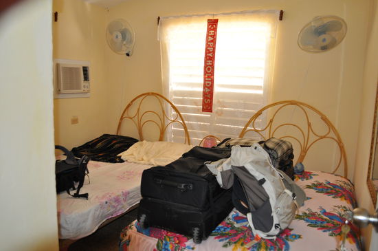 Unser Zimmer für 2 Nächte, zusätzlich hatten wir ein eigenes Wohnzimmer mit Esstisch, ein eigenes Bad und vor dem Haus 2 Schaukelstühle mit Tisch zur Verfügung. Auch die Küche durfte benutzt werden.