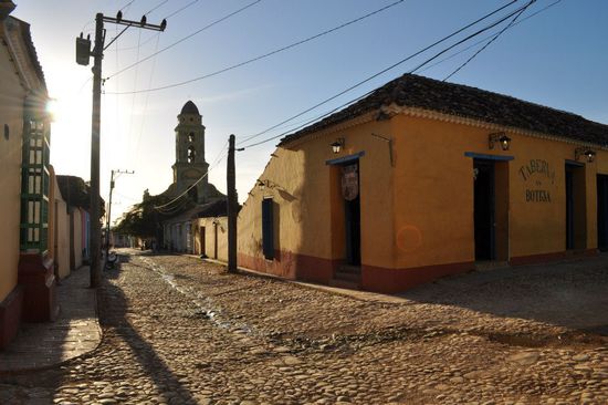 Fussgängerzone Trinidad mit berühmter Kirche