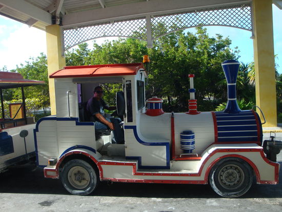 Zug zu den Stränden Sirena und Paraiso