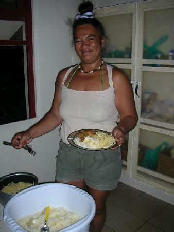 Unsere "Campingmama", immer eine Auge auf uns, Polynesien ist nicht ein sicheres Reiseland fuer Individualtouristen.