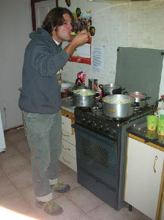 Bevor wir uns zum Abschiedsessen im Hostel treffen. Unser, fuer 6 Tage ausgelgte Essen muss halt weg, nicht die beste Qualitaet aber -