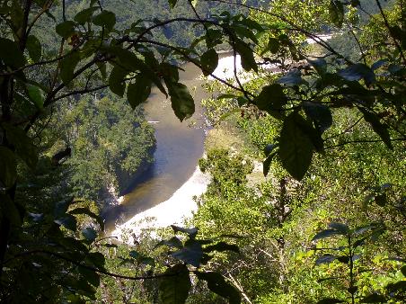 Nach zwei Tagen Wanderung tief unter mir der Heaphy River.
