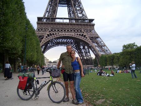 Endlich am Ziel. Nach 9 Tagen und 1026 km puenklich um 18 Uhr unter dem Eiffelturm.