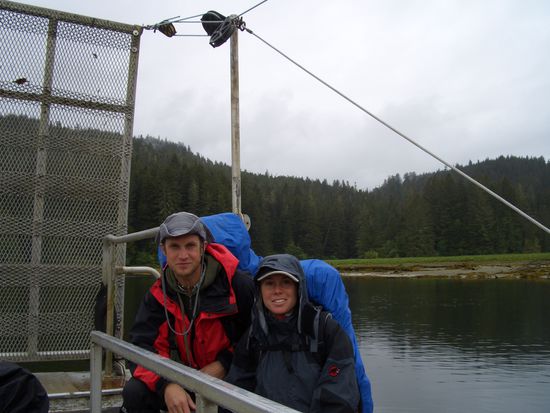 Nach der Ueberfahrt mit dem Boot gibt es nun endgueltig kein zurueck mehr.