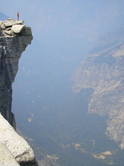 Der Gipfel des Half Domes mit Blick in das Yosemite Valley
