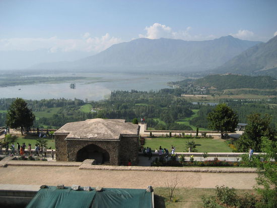 Einer der vielen Mogulgärten in Srinagar. Dieser hier, Pari Mahal, hat einer der damaligen Mogule für seinen Harem bauen lassen.