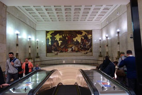 Sankt Petersburg hat ähnlich wie Moskau prunkvolle U-Bahnhöfe und die tiefsten U-Bahnröhren der Welt.