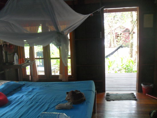 unser jetziger Bungalow im Hornbill Hut - einfach, aber sauber und wir fuehlen uns wohl