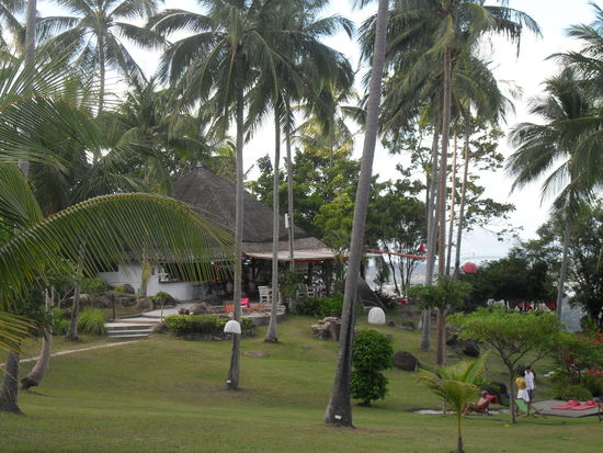 Blick von unserem Bungalow aufs Restaurant und Lobby