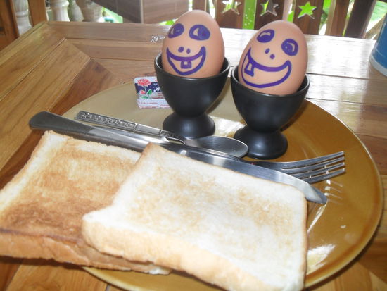 unser Fruehtuecksei - da hat sich wohl der Einzahnige Koch selbst verewigt 