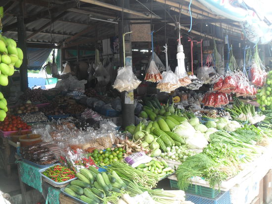 Obst - und Gemuesemarkt in Tong Sala