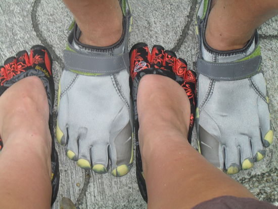 dank unserer Fingers ist der Auf- und Abstieg unfallfrei verlaufen. Mit den Flip Flops mussten wir dieses Vorhaben ja vor 2 Tagen abbrechen