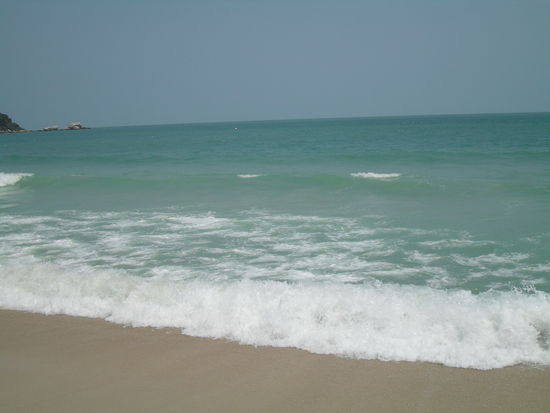 tolles Meer, mit super Wellen, die wir an unserem Strand leider nicht haben, deshalb sind wir auch gleich reingesprungen; es war herrrrrlich!!!