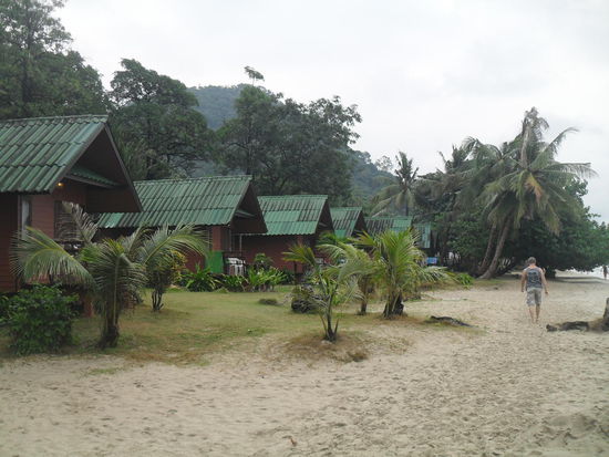 Diese Bungalowanlage sah ganz toll aus, ABER hier kostet die kleinste Hütte, so wie unsere, 90 EUR die Nacht!!!!! Geht´s noch?!