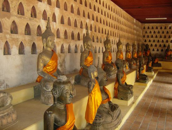 Wat Si Saket - der älteste erhaltene Tempel in Vientiane. Er beherbergt mehrere tausend Buddha-Figuren in unterschiedlichen Darstellungen. Der Tempel strahlt eine sehr schöner ruhige Atmosphäre aus.