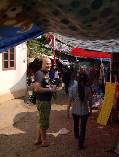 Talat Khoua Din - Shoppen auf dem größten Markt der Stadt.