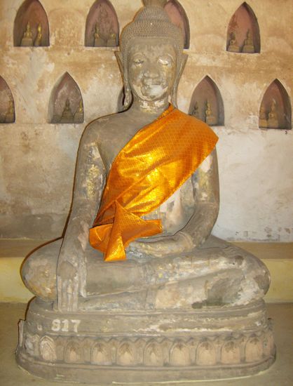 Einer von 2000 Buddhas im Wat Si Saket.